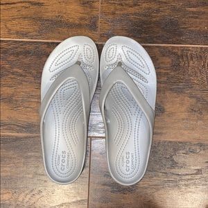 CROCS Women’s Thong Slip-on Sandlas size 7